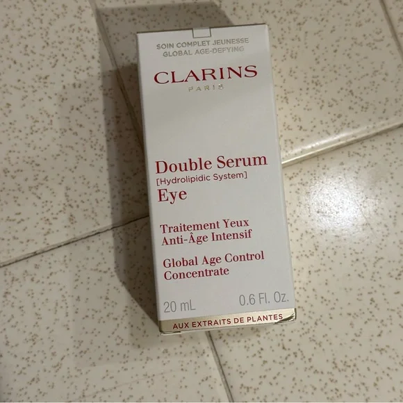 Clarins Eye Double Serum
[Hydrolipidic System]
Eye - Picture 2 of 9